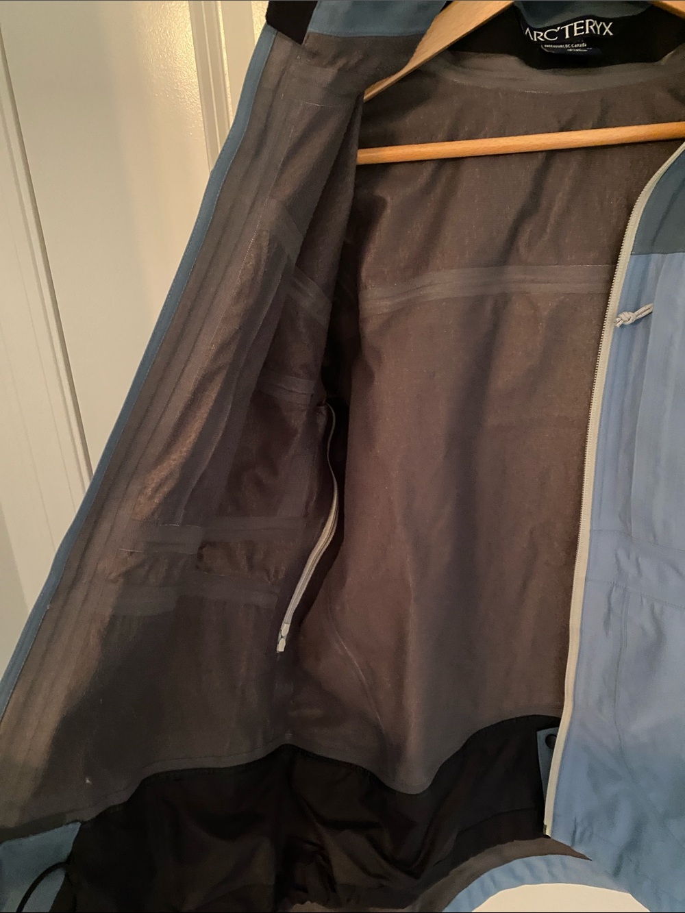 Arc’teryx Shell Jacket - Picture 4 of 12